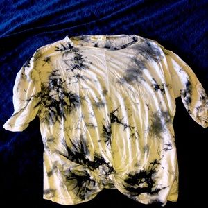 Super comfy top which I adore. Absolutely love this shirt and it’s so soft!